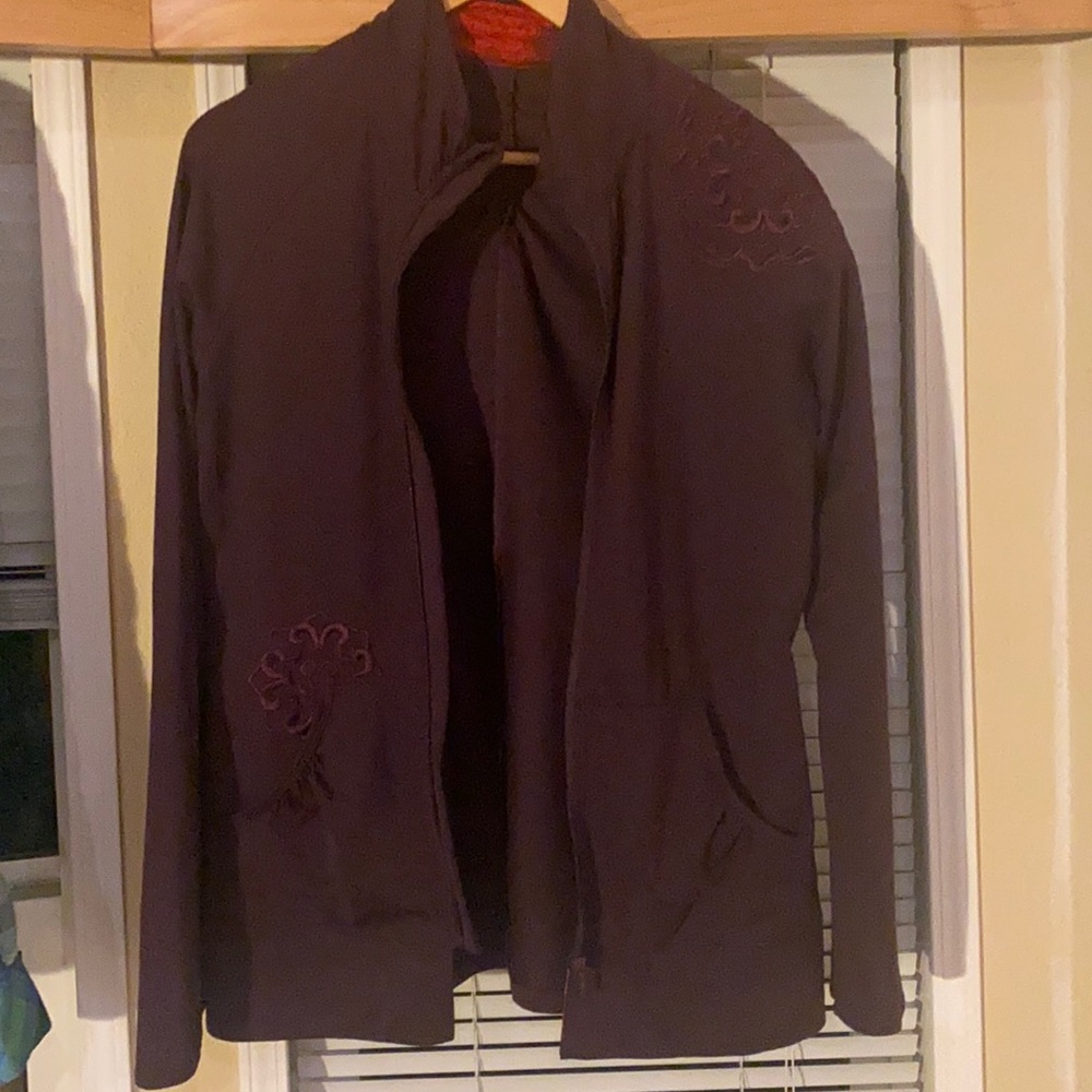 Gently worn REI active zip up with subtle embroidered accents Burgundy